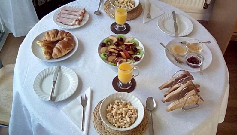 Bed & Breakfast Only - Not 24 Hour Lodging - Free Parking Truro Cornwall Екстериор снимка